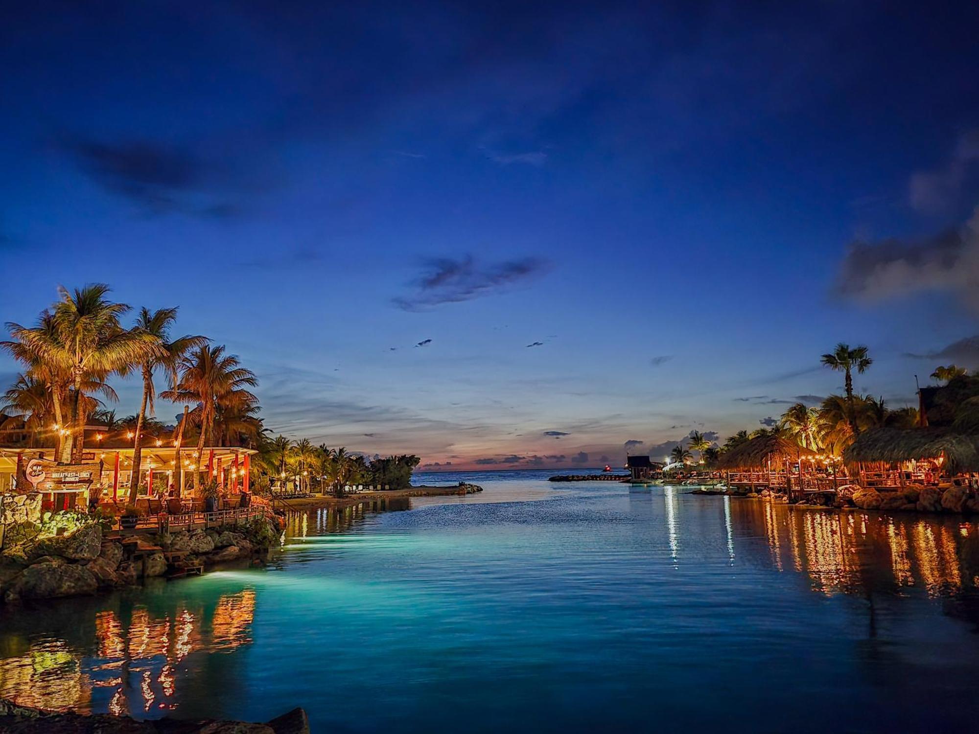 The Royal Sea Aquarium Resort Віллемстад Екстер'єр фото